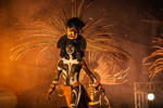 El espectáculo parte sonidos autóctonos y danzas prehispánicas.