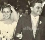 María Ángeles Izaguirre Martínez y Enrique Torres Michel celebrando su boda el 7 de
abril de 1956.