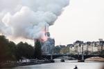 La catedral de Notre Dame de París, uno de los monumentos más emblemáticos de la capital francesa, está sufriendo un incendio.