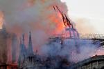 Se incendia catedral de Notre Dame de París