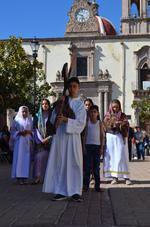 Siguiendo las tradiciones católicas, decenas de familias duranguenses se reunieron el Viernes Santo a lo largo del espacio peatonal para ser partícipes de esta conmemoración