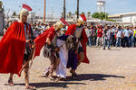 Otros simplemente prefirieron soportar el calor, de pie, con tal de presenciar un año más el tradicional viacrucis.