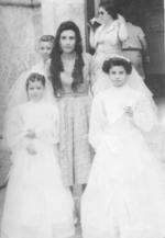 Sra. Amparo de Mora (f) con sus hijas: Amparo (f) y Cecilia
