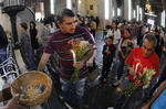 Cada 23 de abril los duranguenses acuden a la Catedral Basílica Menor de Durango para venerar y encomendarse a la figura.