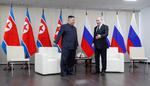 En el escenario de la cita entre Putin y Kim, la Universidad Federal del Lejano Oriente (UFLJ), el ambiente era bastante distendido y los dos líderes se mostraron relajados.
