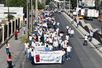 En el marco del Día del Trabajo, miembros de la Sección 12 del Sindicato Nacional del Seguro Social realizaron una marcha en forma pacífica.
