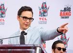 Estrellas de The Big Bang Theory inmortalizan sus huellas en Hollywood