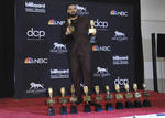En esta gala, que tuvo lugar hoy en el MGM Garden Arena de Las Vegas (EE. UU.), Drake se llevó, entre otros, los premios al mejor artista, mejor artista masculino, mejor rapero y mejor álbum por 'Scorpio'.