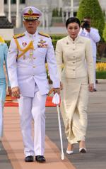 El soberano nombró a su esposa 'reina Suthida', un título que llevará 'a partir de ahora como miembro de la familia real'.