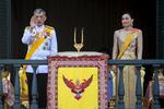 Los nuevos reyes de Tailandia se presentaron a sus súbditos.