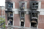 El fuego afectó a todo el apartamento, situado en la quinta planta de un edificio de viviendas de propiedad pública.