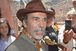Damián Alcázar se encuentra en la Comarca Lagunera porque su personaje es parte fundamental de la película Poderoso Victoria, que se filma en el Puente de Ojuela en Mapimí.