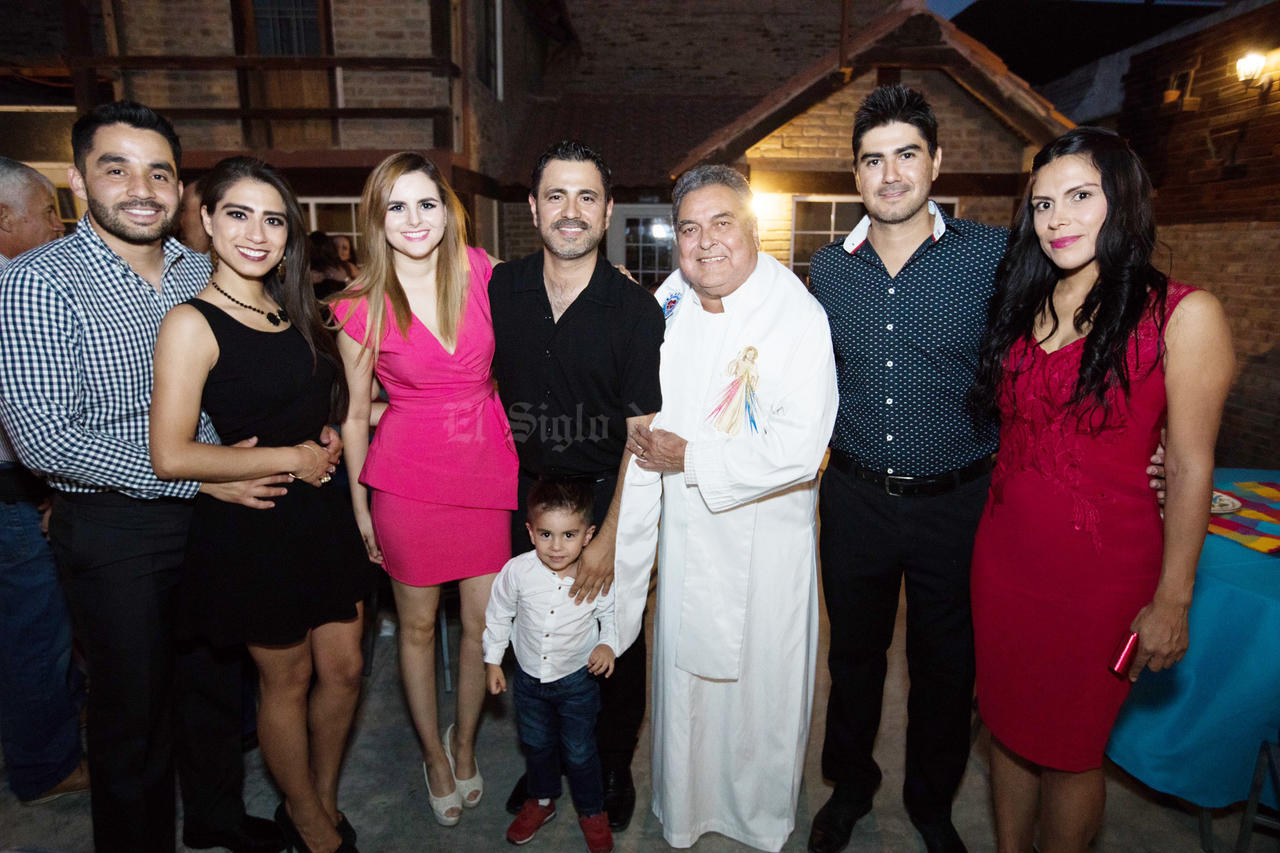 Christian García, Isolda Jiménez, Lupita Fajardo, Mario Jiménez, Padre  Gerardo Zatarain, Pedro Jiménez, Susana Saucedo y Mayito Jiménez Rostros |  Asisten a inauguración, fotos en El Siglo de Durango