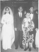 Año de 1945. Matrimonio de Alicia y José Maldonado acompañados de sus pajes Moni y Rosy
