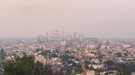 Panorámica de la capital del estado donde se observa el humo que cubre la ciudad.
