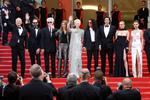Los actores acompañaban a Jarmusch en la presentación de una comedia de zombies con mucho de denuncia social que ha inaugurado la 72 edición de Cannes y que compite por la Palma de Oro, pero robaron mucho del protagonismo al realizador con sus intervenciones.