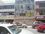 Los grafiteros se las ingenian para cometer sus faltas, ya que hasta en segundos pisos se observan sus “obras de arte,” como en esta imagen sobre la calle Falcón entre Juárez e Hidalgo.