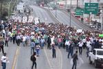 Miles de obreros, empresarios, prestadores de servicios y comerciantes así como alcaldes de varios municipios participaron en la mega marcha en Monclova.