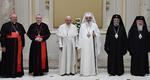 Mantuvo un encuentro en privado con el patriarca Daniel y después hablaron ante el Sínodo Permanente de la Iglesia ortodoxa y los representantes del Vaticano.