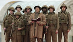 Actores representando a soldados de la Segunda Guerra Mundial.