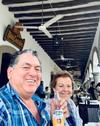 06062019 MUY CONTENTOS.  Nicolás Islas y su esposa, Lourdes, comiendo en un restaurante en Comala, Colima.