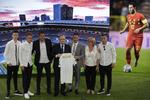 El máximo mandatario madridista se mostró muy satisfecho con la llegada de la estrella belga, y tuvo buenas palabras para un hombre que congregó a miles de aficionados en el estadio Santiago Bernabéu.