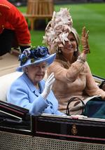 La monarca acudió con la reina Máxima de los Países Bajos.