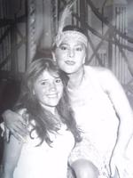 Estrellita Atilano en compañía de Alejandra Guzmán en 1986 en su visita a Torreón acompañando como bailarina a su mamá, Silvia Pinal, en la obra Mame.