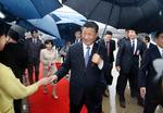 El presidente chino, Xi Jinping, llegando al aeropuerto internacional Kansai, en Izumisano.