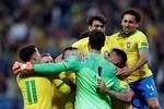 Brasil sufre pero avanza a las semifinales de la Copa América