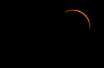 Una hora después del denominado 'primer contacto', cerca de las 17:30 (20:30 GMT), la órbita de la Luna se situó encima de la solar por completo y provocó el estado de 'umbra'.