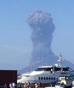El volcán de la isla de Estrómboli, en el sur, registró este miércoles una serie de violentas explosiones.