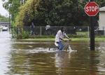 Unos 36 centímetros (14 pulgadas) de lluvia cayeron en partes del sudoeste de Luisiana.