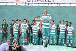 El uniforme de local en verde y blanco con pequeñas líneas delgadas en negro, hizo su aparición y es muy parecido al del Verano 2001, cuando Santos conquistó su segundo campeonato en la historia del futbol mexicano.