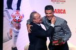 Al acto acudió el presidente del Real Madrid, Florentino Pérez, con el que compartió un momento de complicidad antes de hacerse una foto juntos tras recibir el MARCA Leyenda.
