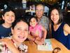 28072019 EN FAMILIA.  Carlos desayunando con sus hijas y nietos.