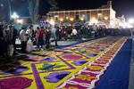 Fieles mexicanos honran a la Virgen de la Caridad con alfombras