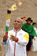 Varios grupos de bailarines danzaron varias piezas de folclor del Ande peruano, acompañados por músicos.