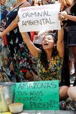 Cientos protestan por los incendios en la Amazonia.