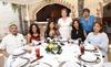 24082019 La novia acompañada de sus damas de honor, Isabel, Lizeth, Estefany, Nakaren, Ivette, Damaris y Gladys.