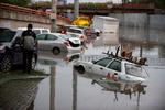 Daños a automóviles en las principales vías a causa de la inundación que dejaron las fuertes precipitaciones.