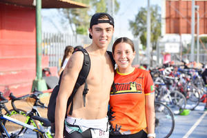 Javier y Sofía.jpg, Rostros | Participan en triatlón