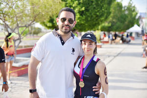 Juan y Marcela.jpg, Rostros | Participan en triatlón