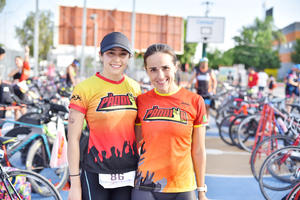 Mariana y Nora.jpg, Rostros | Participan en triatlón
