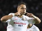'Chicharito' anota en la goleada del Sevilla en Europa League