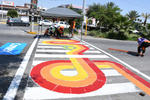 De colores. Lineas rojas y amarillas con diversas formas llaman la atención de conductores en el paso peatonal que se ubica en el cruce del bulevar Independencia y avenida Abasolo.