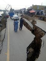 Carreteras y edificios se vieron vulnerados.
