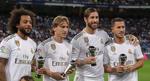 Los jugadores del Real Madrid seleccionados en el once inicial de los premios The Best 2019 de la FIFA, posan con sus trofeos antes del partido ante el Osasuna.
