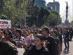Posterior a la misa, un contingente de padres, asociaciones y grupos comenzaron una marcha rumbo al Zócalo capitalino.