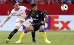 Con gol de 'Chicharito', Sevilla gana en la Europa League